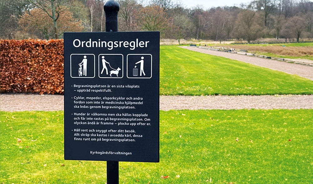 Plåtskylt för stolpe