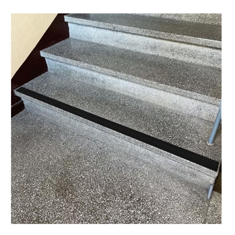 Tillgänglighetsskylt Remsa med halkskydd 100x50 mm – Dekal