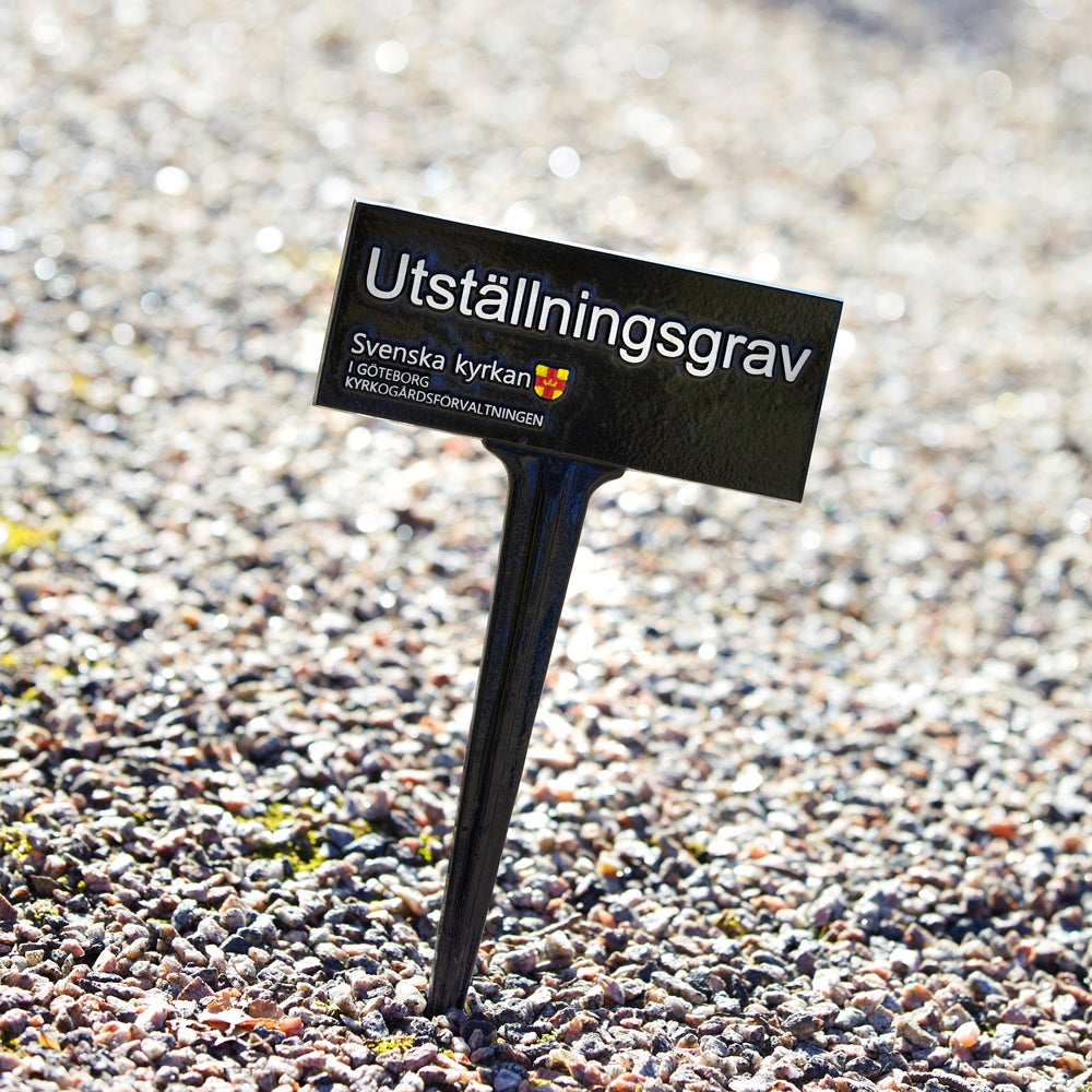 Gjuten skylt 140x60 mm – Målad/spjut
