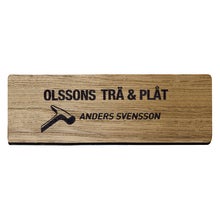 Namnbricka trä, 76x25 mm, Valnöt, 4-färgs