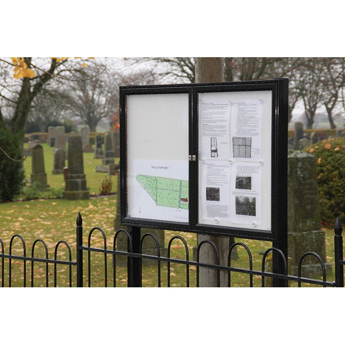 Informationstavla 1200x750 mm – Tradition 2-dörr, Plexichoc, svart