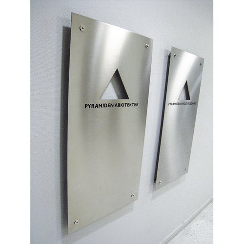 Graverade rostfria skyltar – Exempel