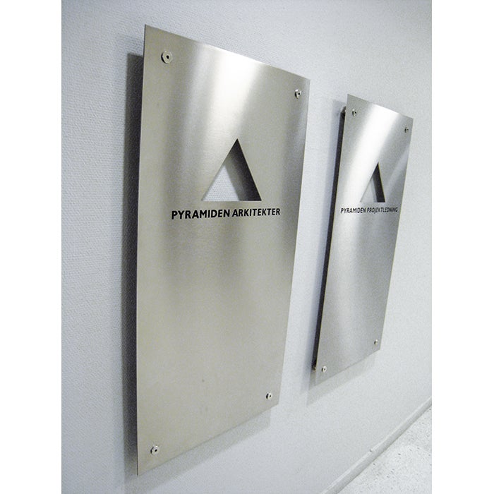 Graverade rostfria skyltar – Exempel