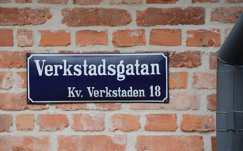 Emaljskylt Gatuskylt tvåradig, 170 mm * upp till 600 mm