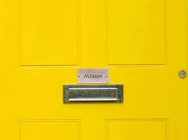 Graverad dörrskylt 119x54 mm – Rostfritt stål