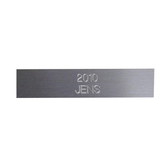 Graverad skylt max 10 cm² – Aluminium, 1-rad Text till Pokal, Diamantgravyr