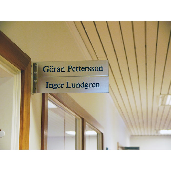 Flaggskylt 213x50 mm – Plan, Guld Plast